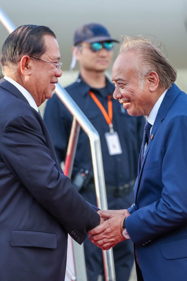 𝐕𝐢𝐬𝐞 - 𝐏𝐌 𝐚𝐤𝐨𝐦𝐩𝐚ñ𝐚 𝐏𝐑 𝐧𝐨 𝐏𝐌 𝐬𝐢𝐦𝐮 𝐞𝐢𝐬 𝐏𝐫𝐢𝐦𝐞𝐢𝐫𝐮 𝐌𝐢𝐧𝐢𝐬𝐭𝐫𝐮 𝐊𝐚𝐦𝐛𝐨𝐝𝐢𝐚 𝐒𝐚𝐦𝐝𝐞𝐜𝐡 𝐇𝐮𝐧 𝐒𝐞𝐧 𝐢𝐡𝐚 𝐚𝐞𝐫𝐨𝐩𝐨𝐫𝐭𝐨