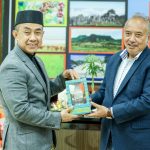 𝐄𝐦𝐛𝐚𝐢𝐱𝐚𝐝ó𝐫 𝐁𝐫𝐮𝐧𝐞𝐢 𝐃𝐚𝐫𝐮𝐬𝐬𝐚𝐥𝐚𝐦 𝐝𝐞𝐬𝐩𝐞𝐝𝐞 𝐕𝐢𝐬𝐞-𝐏𝐌, MKAE Dili, loron 𝟎𝟔 fulan 𝐉𝐮ñ𝐮 tinan 𝟐𝟎𝟐𝟓