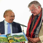 PM Interinu Oferese Almosu