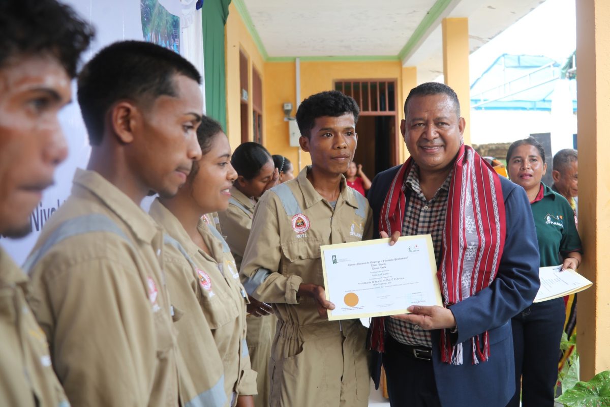 Atribuisaun Sertifikadu ba Formadu 205 iha Bansone RAEOA