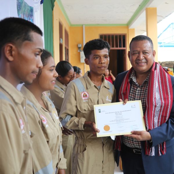 Atribuisaun Sertifikadu ba Formadu 205 iha Bansone RAEOA